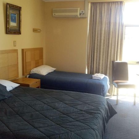 ברוקן היל Desert Sand Motor Inn מראה חיצוני תמונה