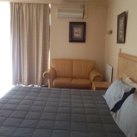 ברוקן היל Desert Sand Motor Inn מראה חיצוני תמונה