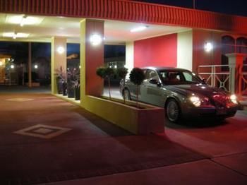 ברוקן היל Desert Sand Motor Inn מראה חיצוני תמונה
