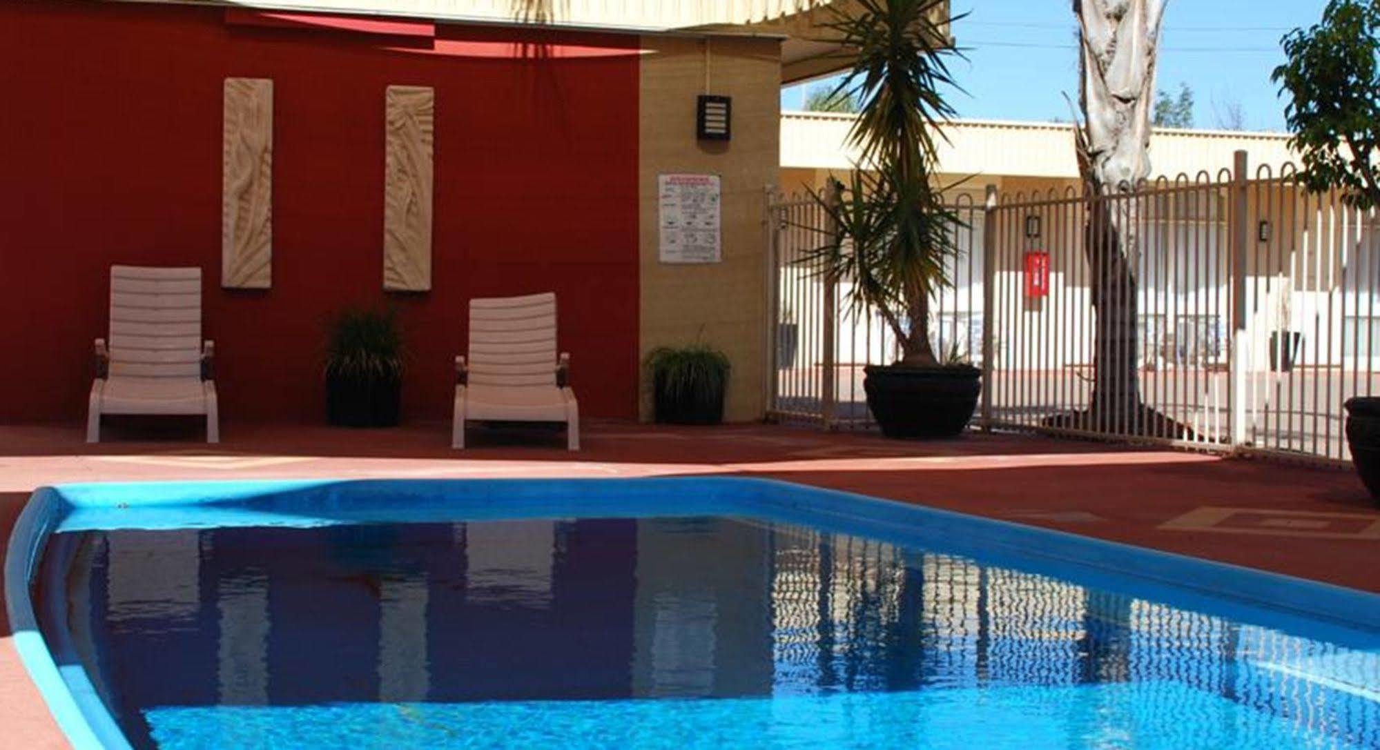 ברוקן היל Desert Sand Motor Inn מראה חיצוני תמונה