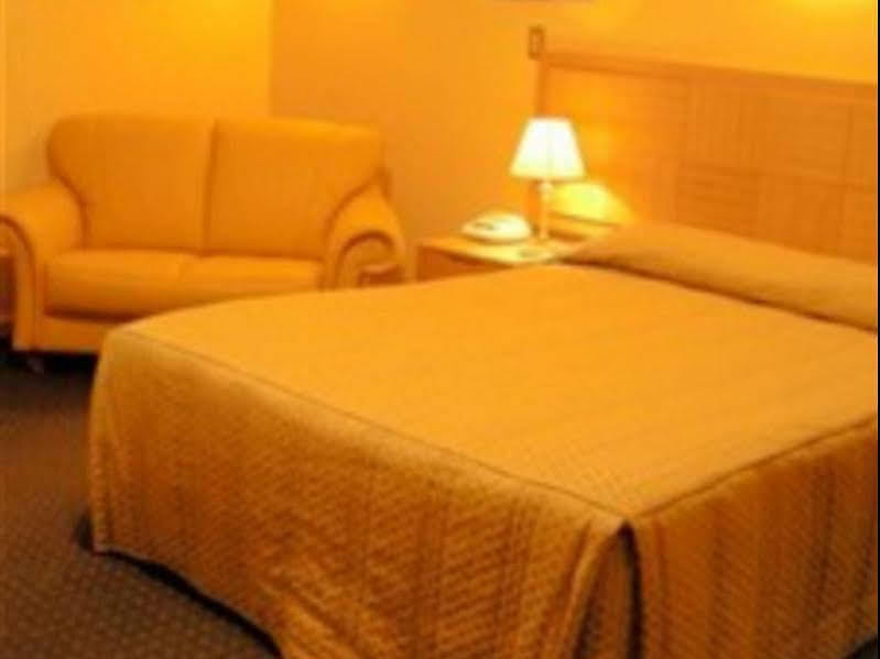 ברוקן היל Desert Sand Motor Inn מראה חיצוני תמונה