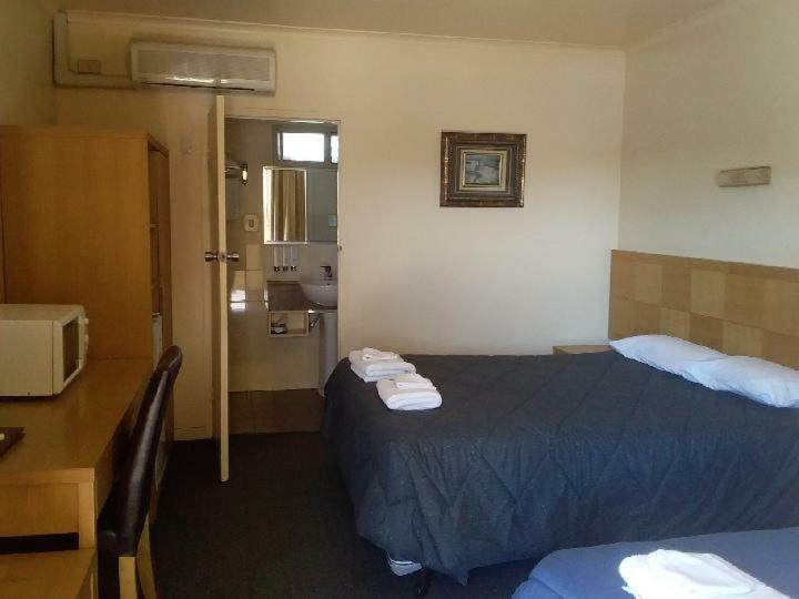 ברוקן היל Desert Sand Motor Inn מראה חיצוני תמונה