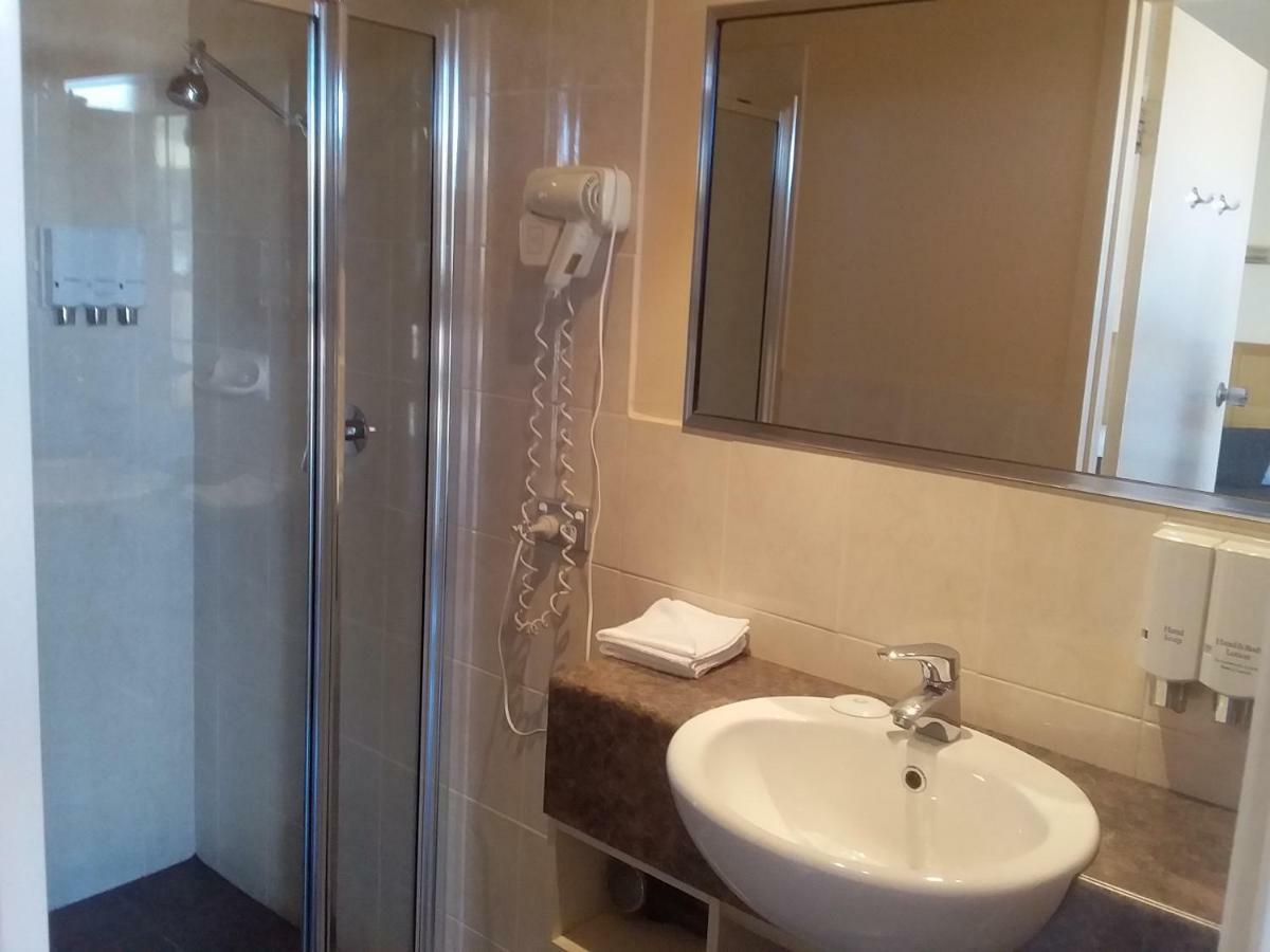 ברוקן היל Desert Sand Motor Inn מראה חיצוני תמונה