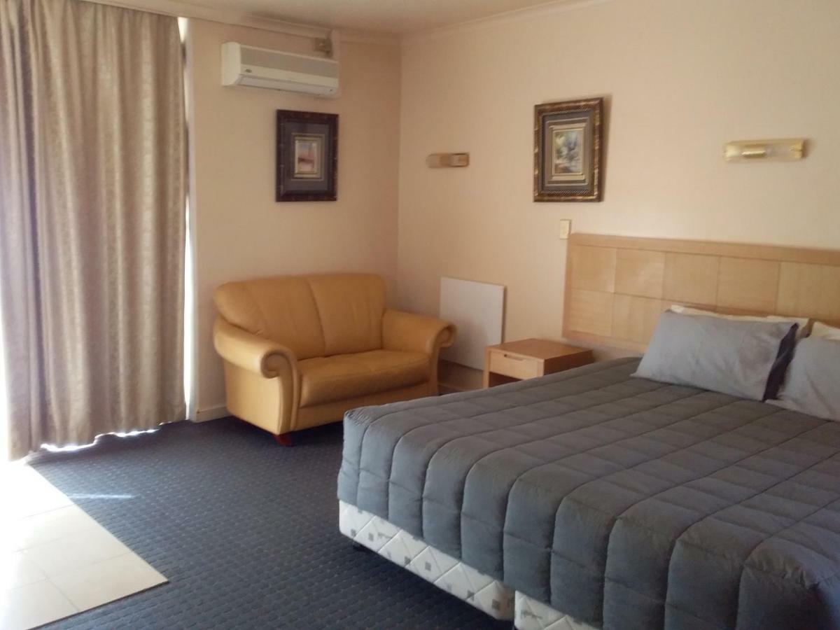 ברוקן היל Desert Sand Motor Inn מראה חיצוני תמונה