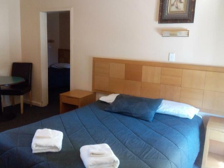 ברוקן היל Desert Sand Motor Inn מראה חיצוני תמונה