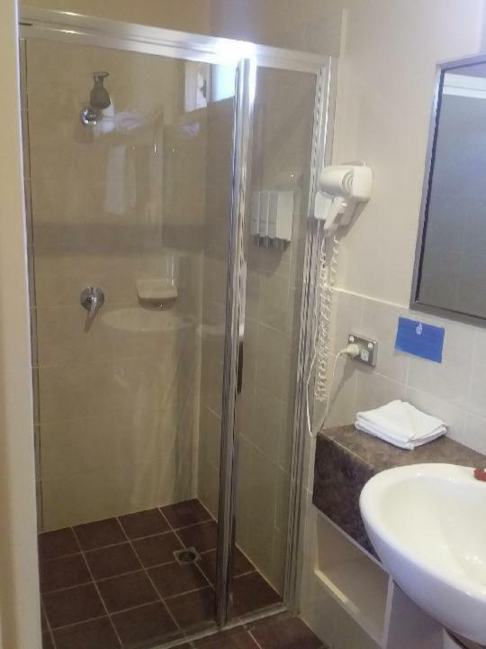 ברוקן היל Desert Sand Motor Inn מראה חיצוני תמונה
