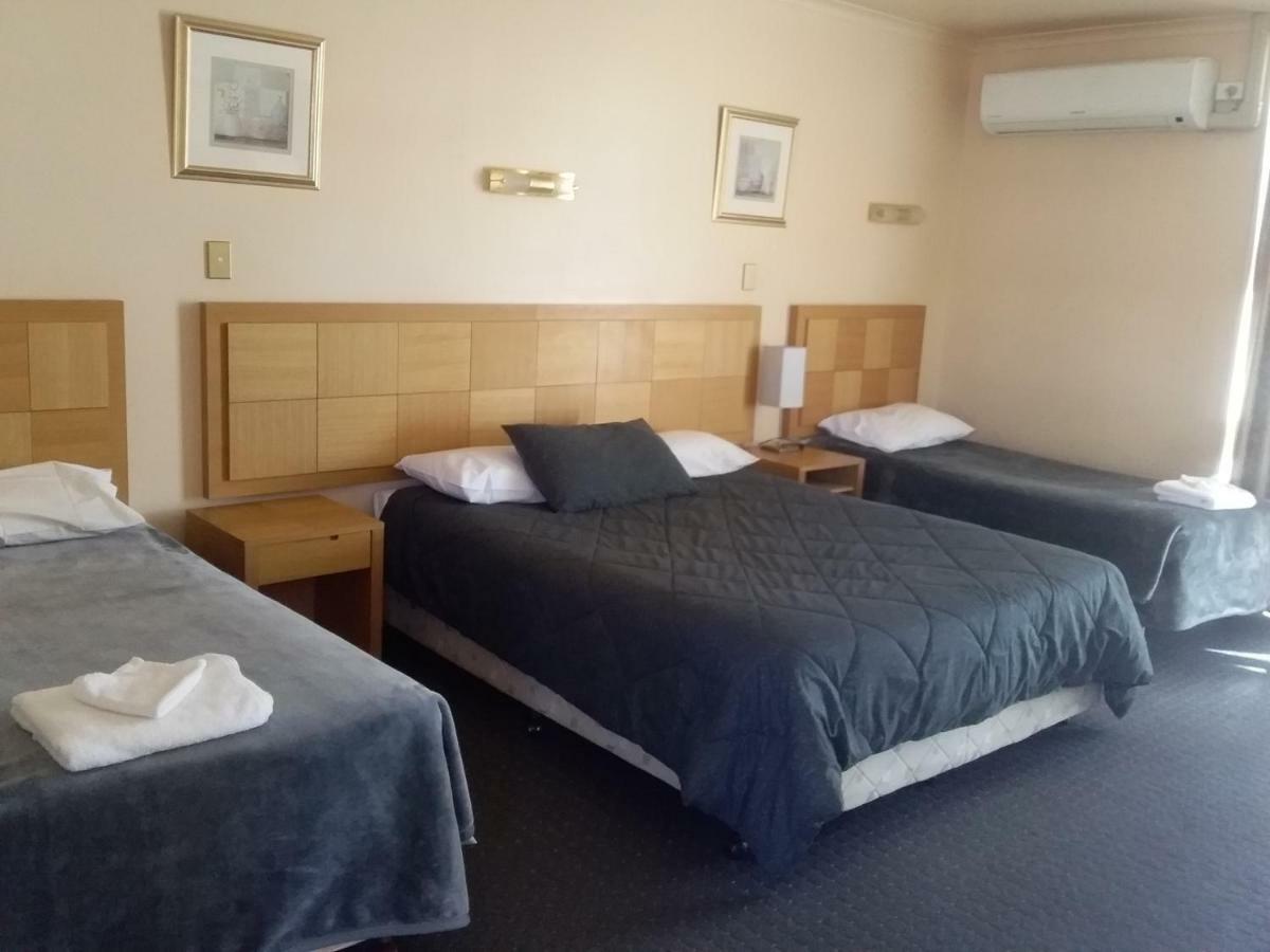 ברוקן היל Desert Sand Motor Inn מראה חיצוני תמונה