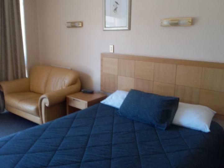 ברוקן היל Desert Sand Motor Inn מראה חיצוני תמונה
